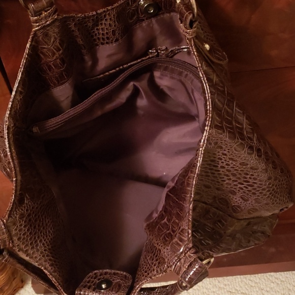 BEAUTIFUL BROWN SNAKE SKIN LIKE PATENT BAG - Picture 5 of 7